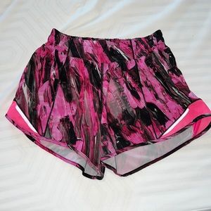 Lululemon Hotty Hot short - mid rise 4”